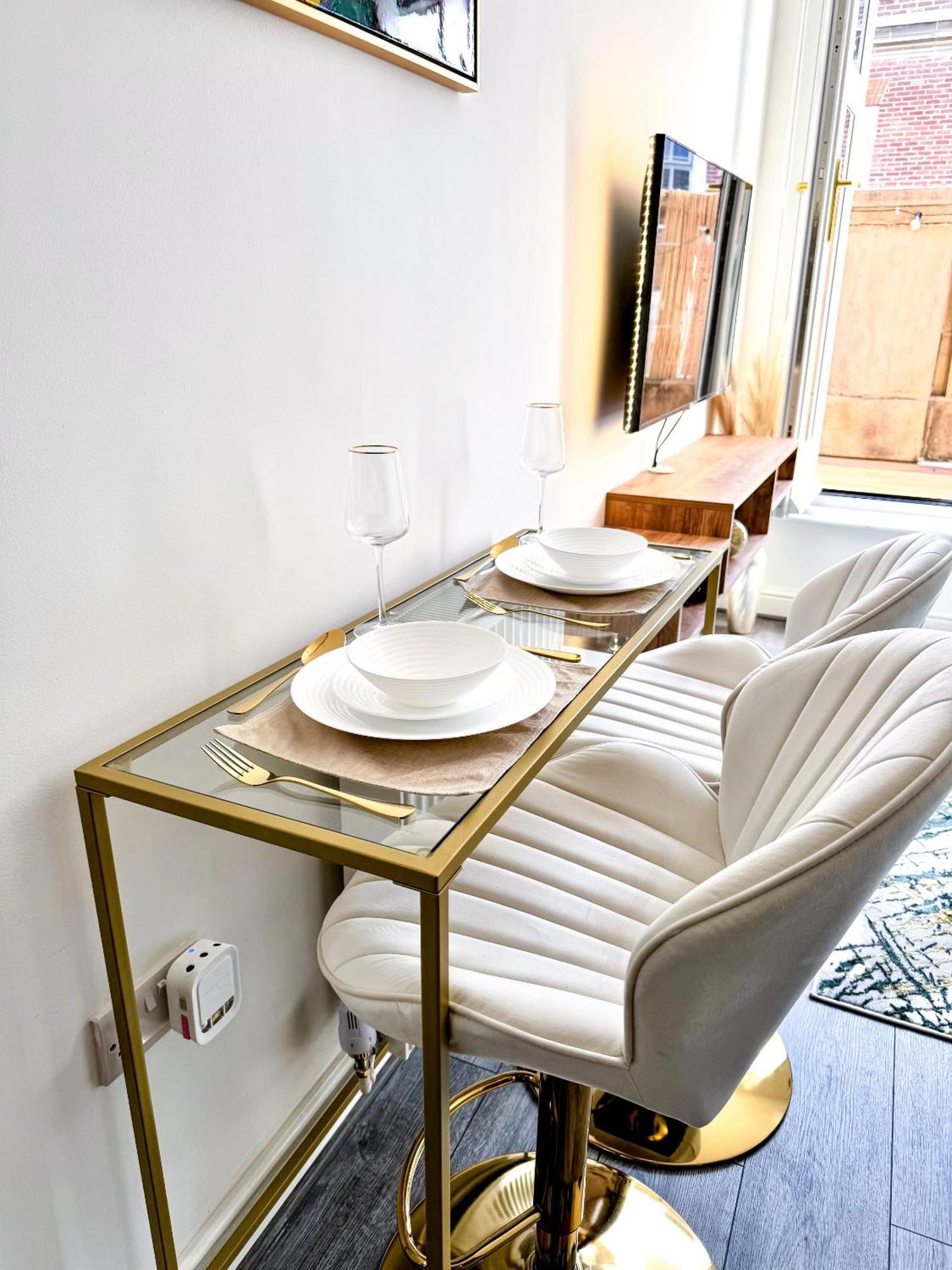 The Luxe Haven - Apartment Nottingham City Centre Bagian luar foto